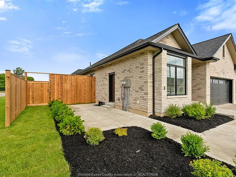 715 Elliot Point Rd #A — Photo 3