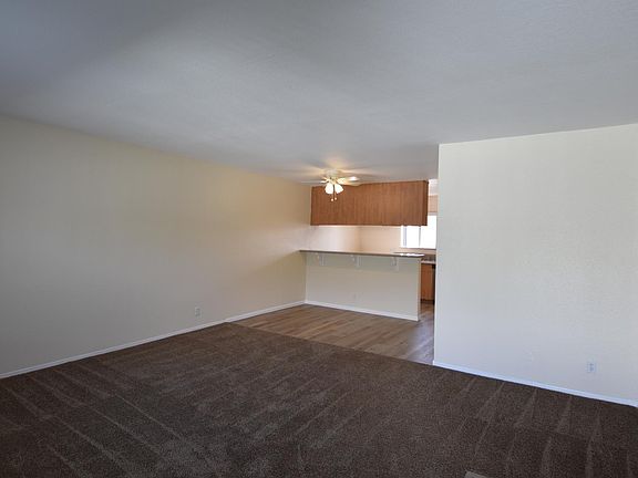 4th image of 1404 Highland Ave APT 12