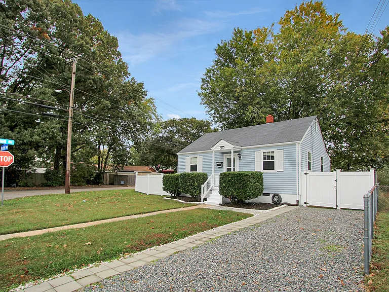 414 Wakefield Ave — Photo 3