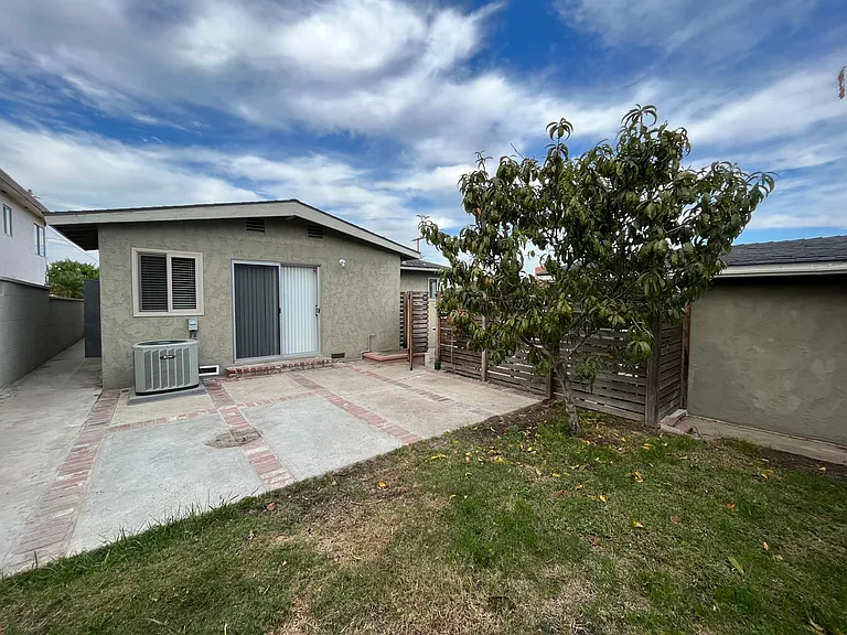 1133 W Crestwood Ave — Photo 17