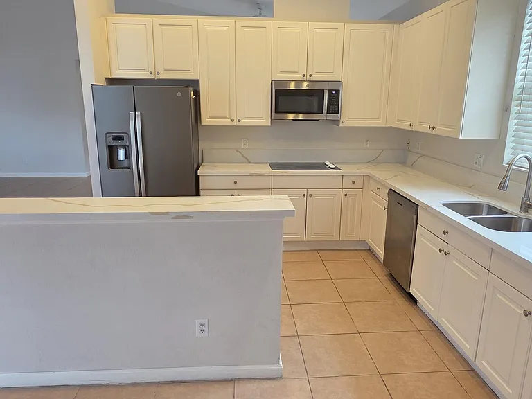 2264 SW Newport Isles Blvd — Photo 8