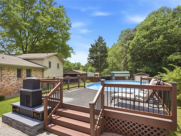 3rd image of 104 Beaty Creek Ct