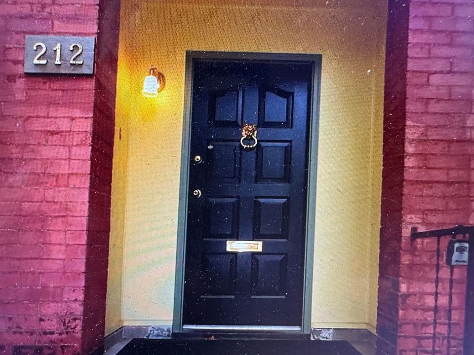 1st image of 212 W Lee St #1
