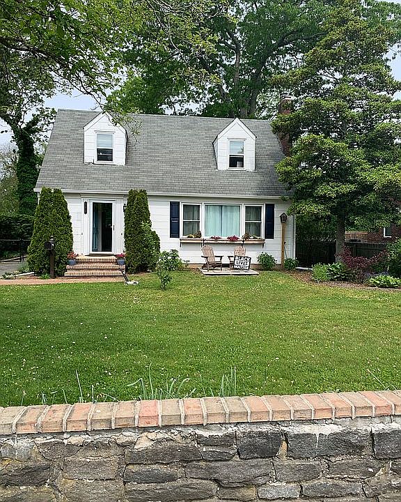 2nd image of 171 Woodhull Ave