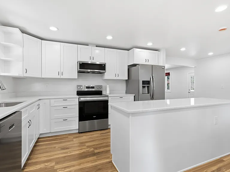122 Helena Cir — Photo 13