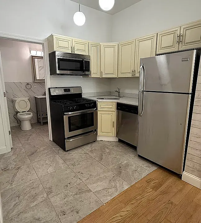 416 E 78th St #1BB