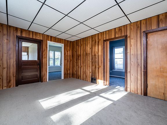 3rd image of 853 Paw Paw Ave