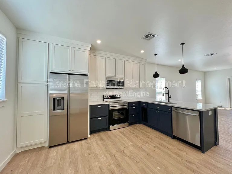216 E Hurd St #200 — Photo 4
