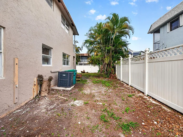 5424 SW 44th Ter — Photo 31