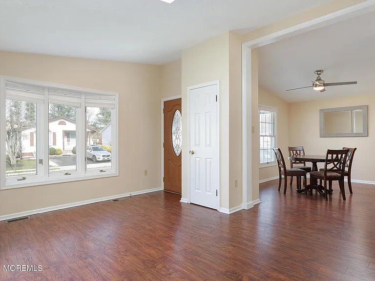 16 Pine Tree Ln — Photo 4