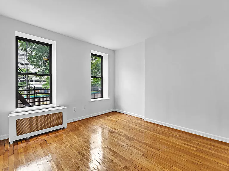 426 W 49th St #2C — Photo 2