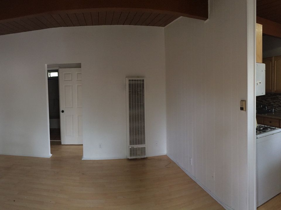 2nd image of 1049 Elm Ln APT 05