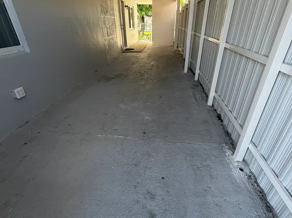 1430 W 37th St, Hialeah, FL 33012