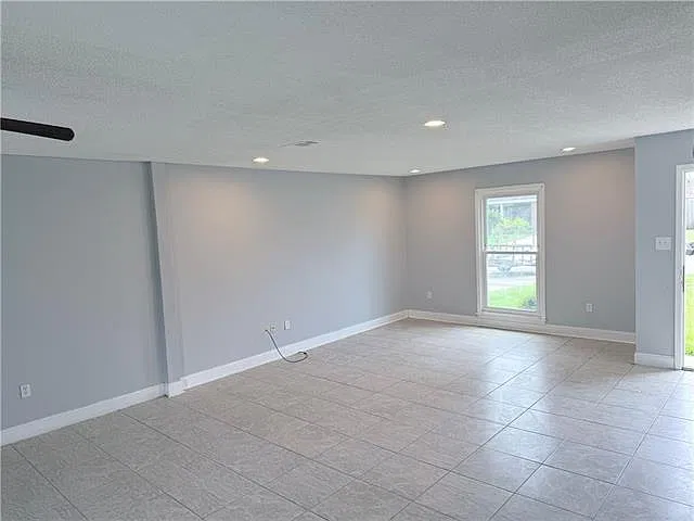 4 bed, 2.0 bath, 1750 sqft, $2,200 — Photo 2