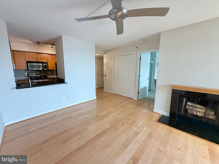 7500 Woodmont Ave #S1019 — Photo 5