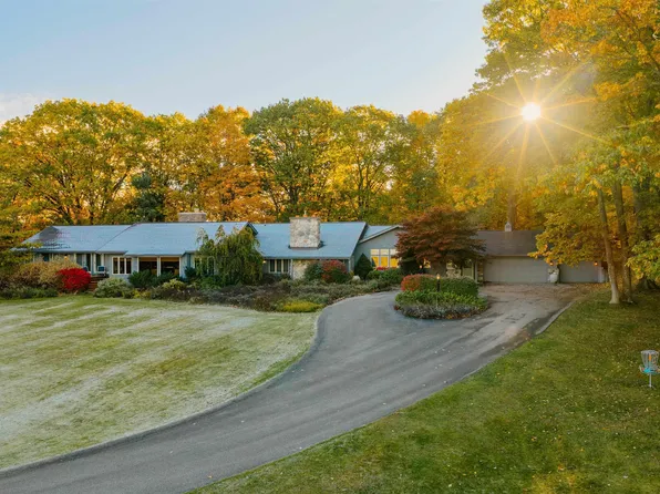 1461 N Eagle Hwy, Lake Leelanau, MI 49653