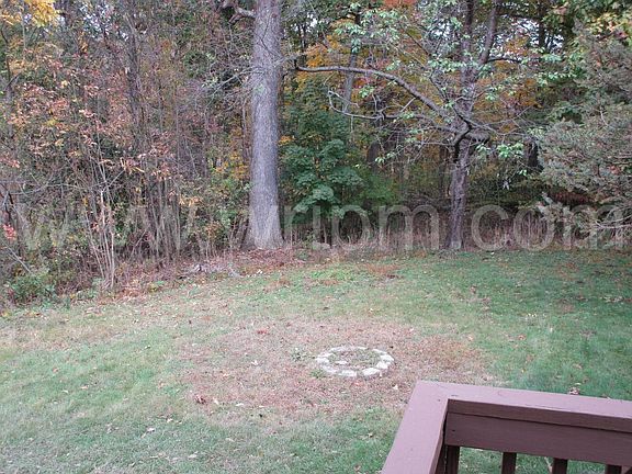 3rd image of 703 Hickory Dr