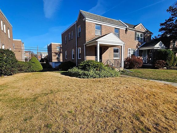 3rd image of 825 Laurel Rd