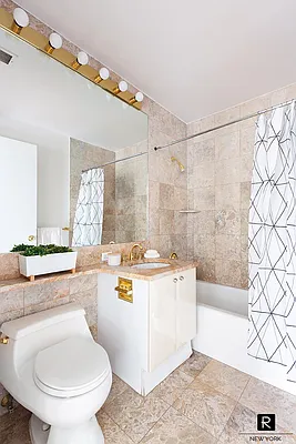 Sold by R New York | media 7