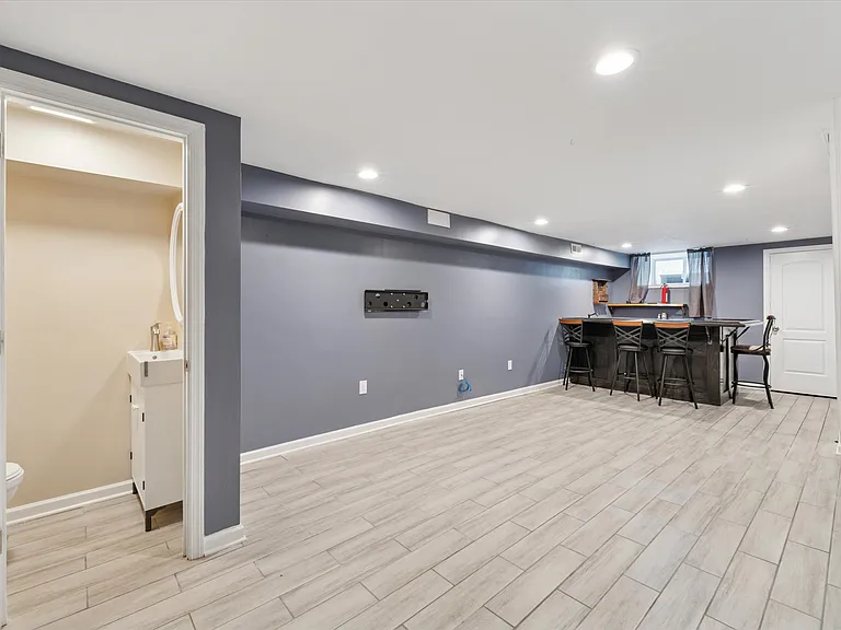 2809 W Jefferson St — Photo 13
