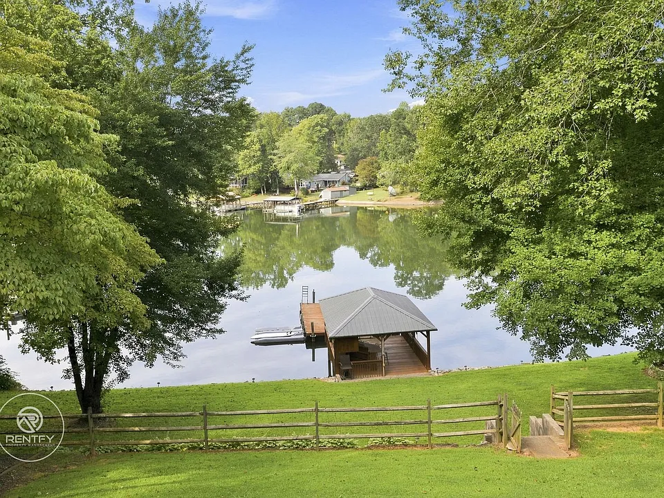 7088 Wateredge Dr