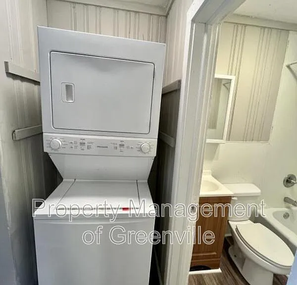 326 Loop St #B — Photo 10