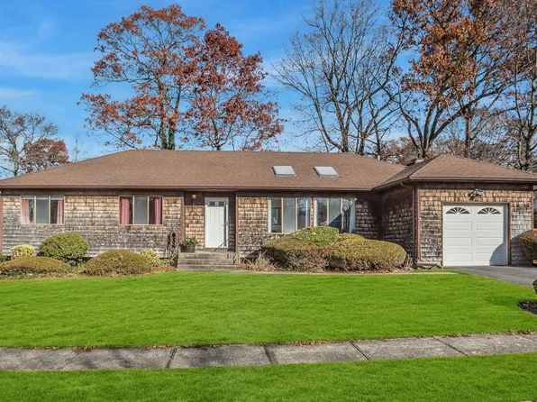 16 Troy Court, Northport, NY 11768