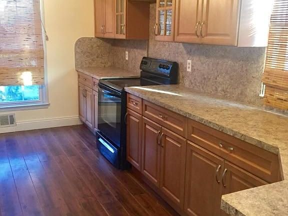 4th image of 1194 Manor Dr