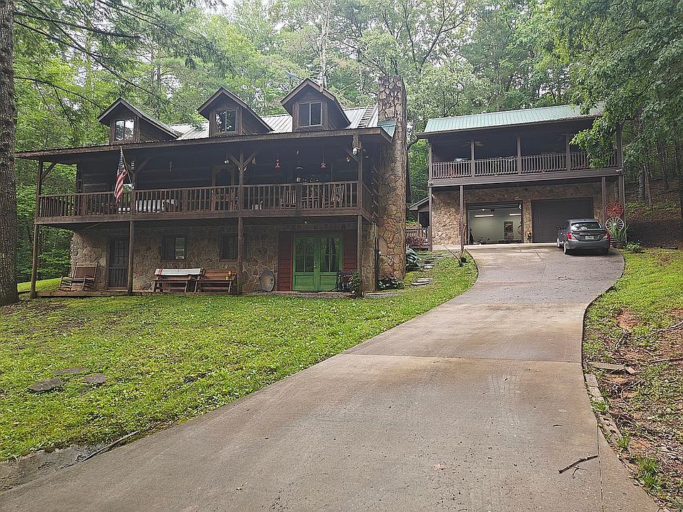 2nd image of 218 Fern Hollow Ln