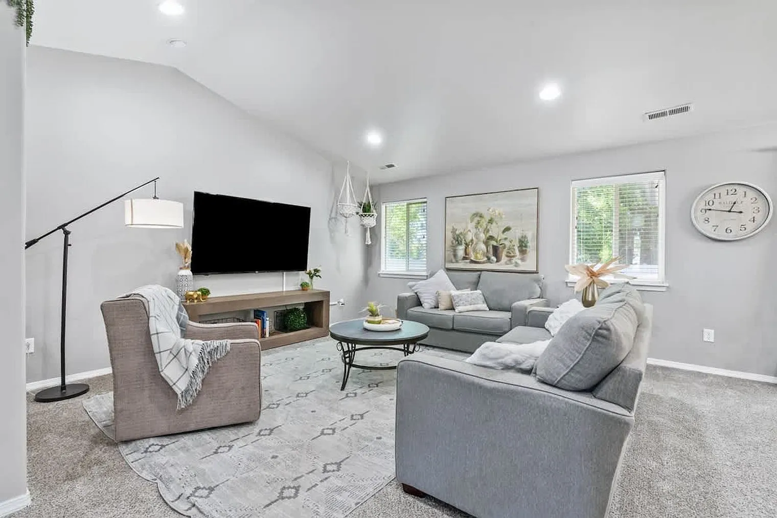 3 bed, 2.0 bath, 1399 sqft, $4,032 — Photo 4