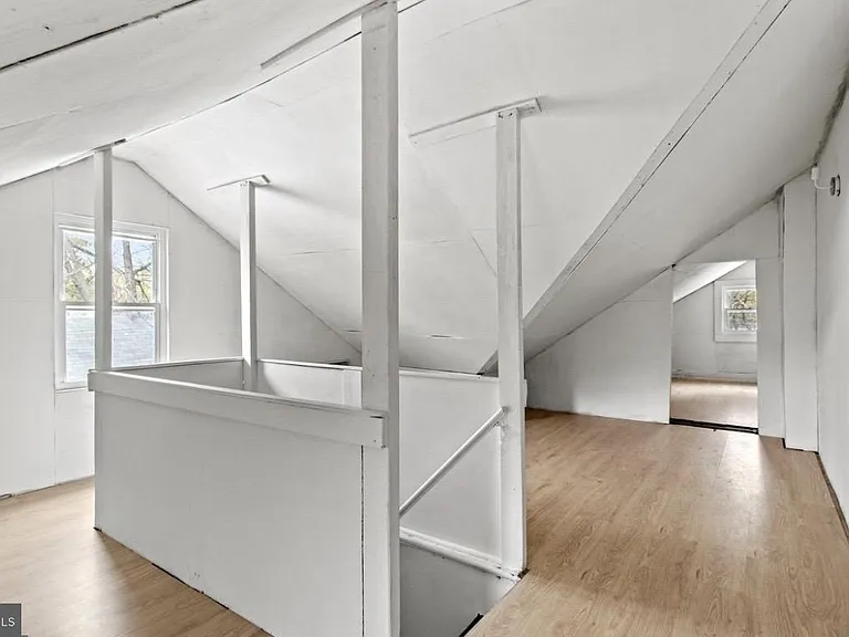 715 E Haverford Rd — Photo 17