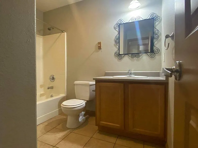 819 H St #13 — Photo 9