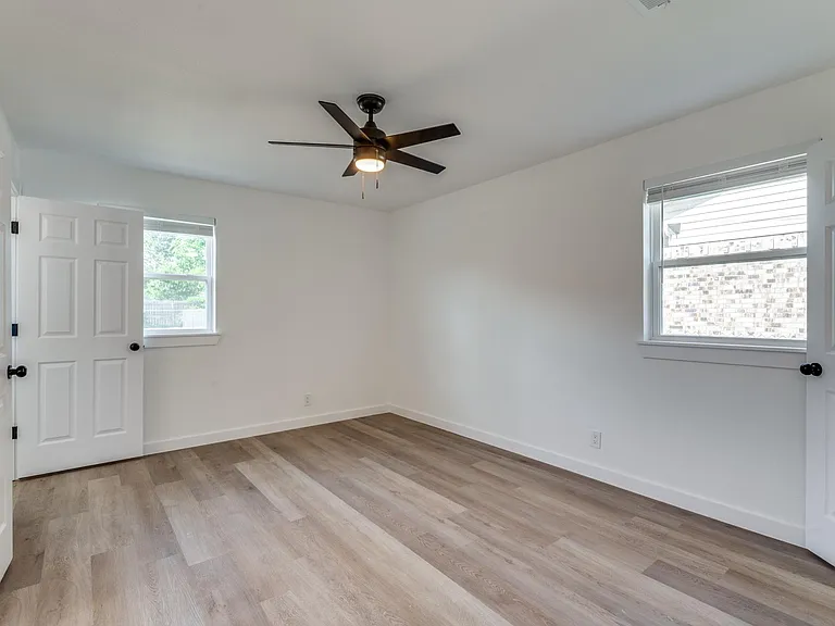 1101 Spring Brook Dr — Photo 8