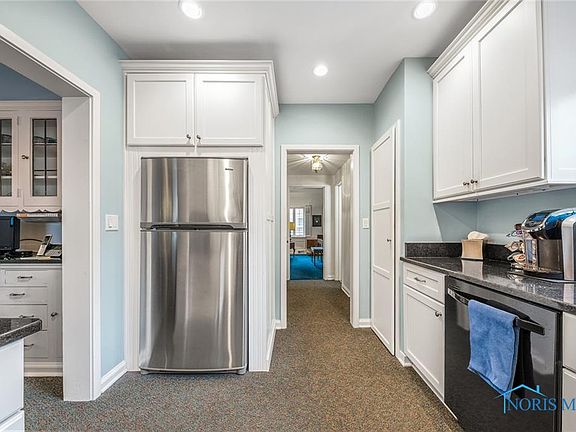 3rd image of 3031 Kenwood Blvd