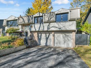 21 Woodridge Dr, Guelph, ON N1H 7E3