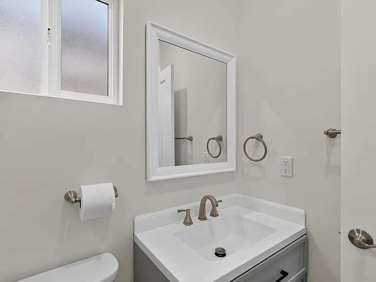 1911 N Manning St — Photo 10