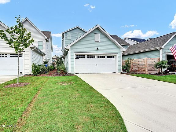 3rd image of 819 Edgerton Drive