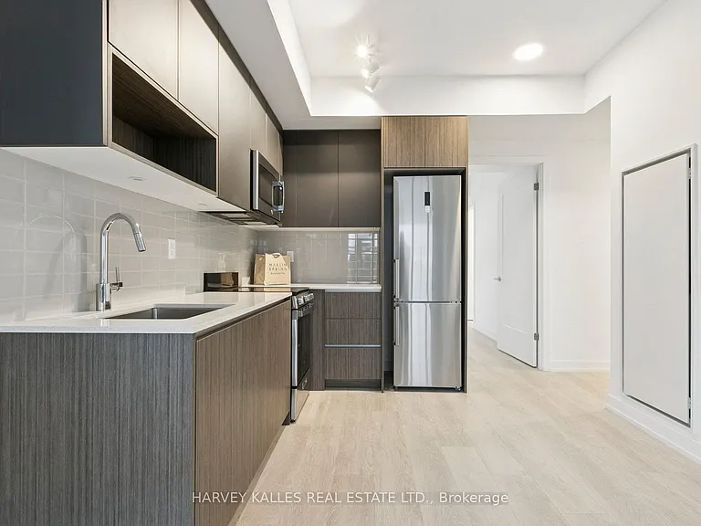 801 The Queensway #706 — Photo 10