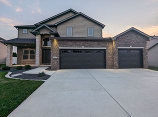 2110 Escalade Rd, Bloomington, IL 61705