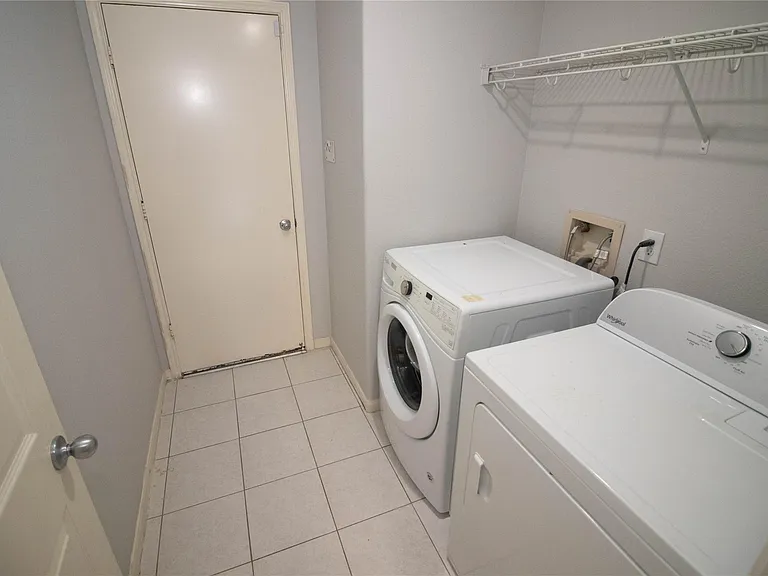 2202 Crossmill Ln — Photo 23