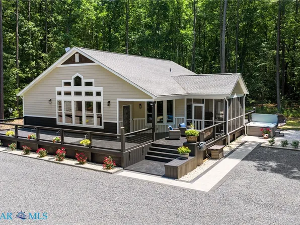 2631 Black Stump Rd, Weems, VA 22576
