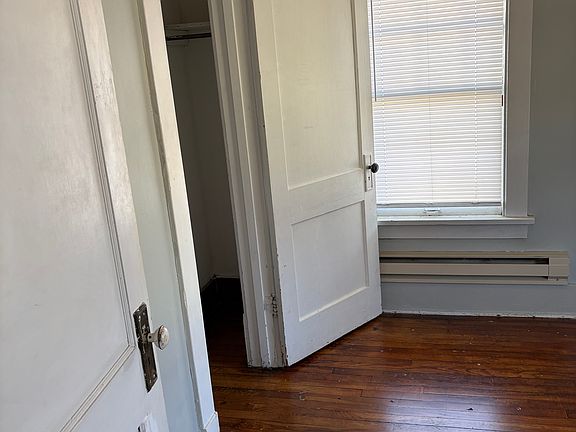 5th image of 129 N 36th St APT 1