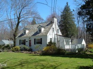 1215 Johnson Rd, Woodbridge, CT 06525