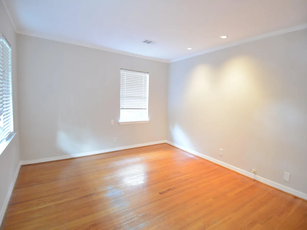 Building Photo - 7515 Schiller St