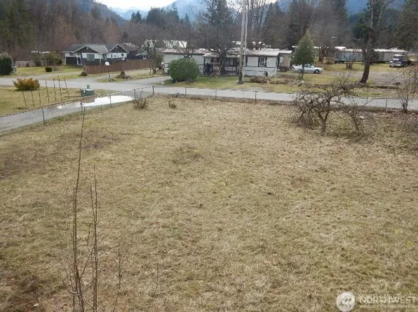 800 Montague Avenue, Darrington, WA 98223