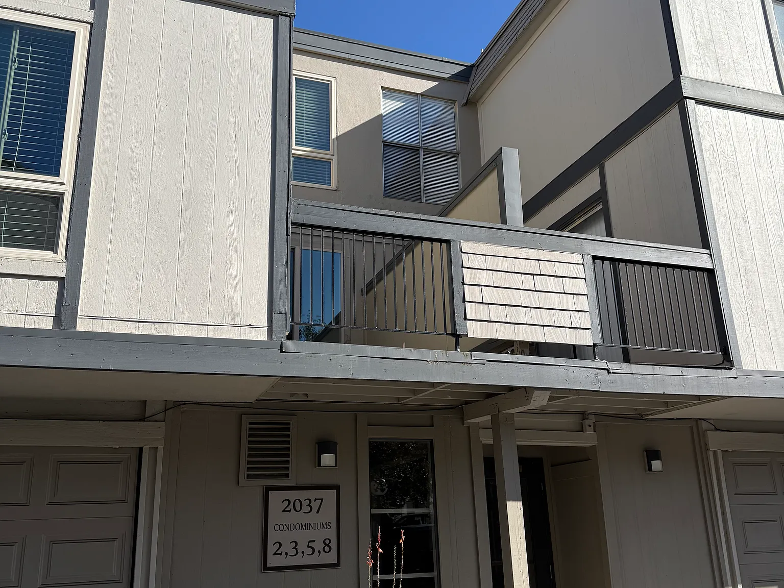3 bed, 1099 sqft, $2,980 — Photo 1