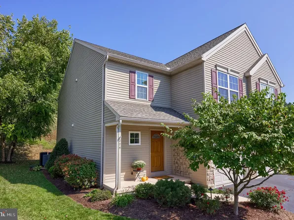 225 Eagle Dr, Ephrata, PA 17522