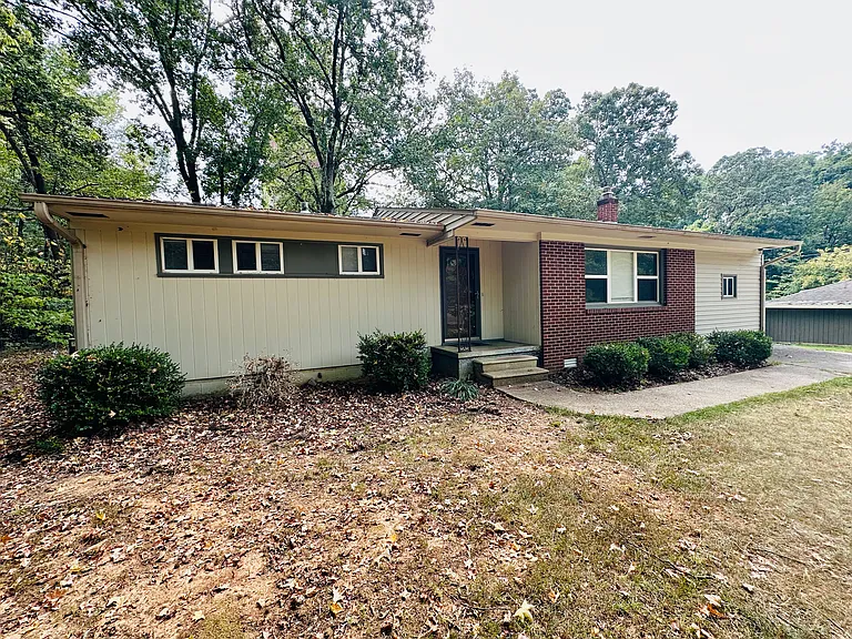 325 Bayless Ave — Photo 3