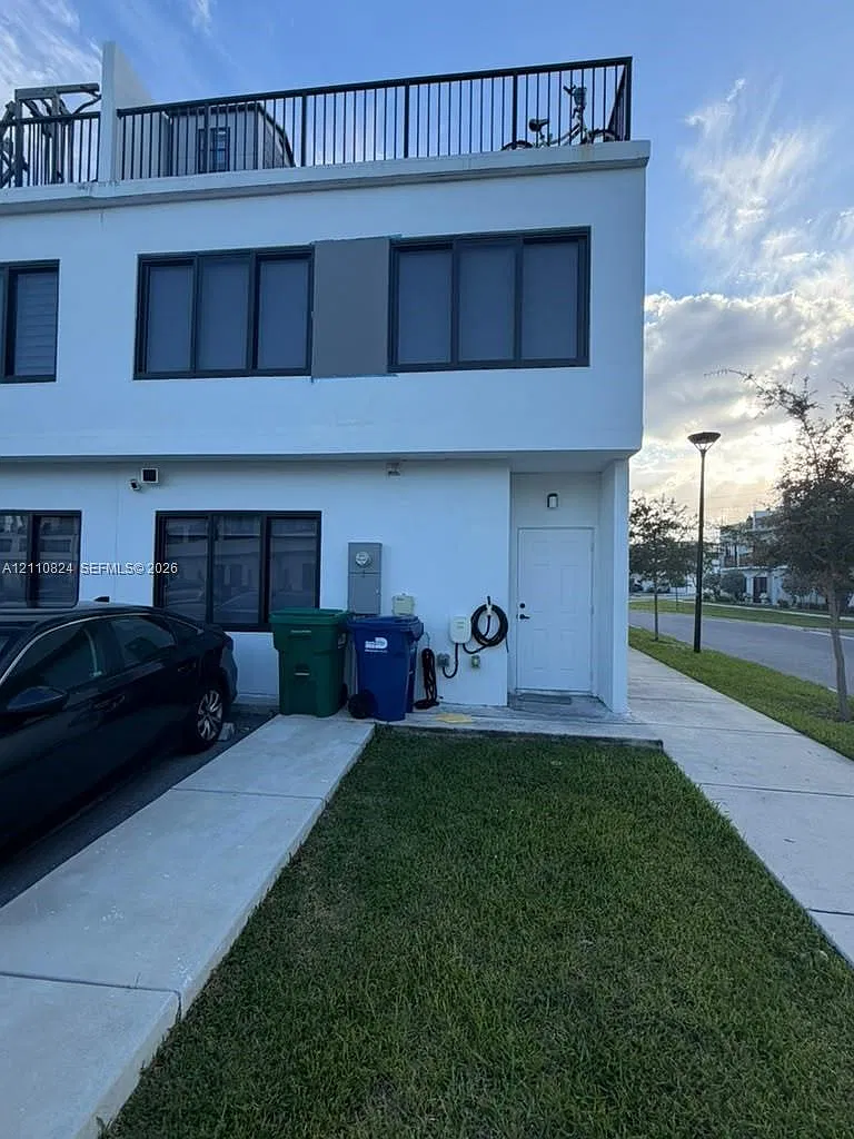 1 bed, 1.0 bath, 1398 sqft, $900 — Photo 1