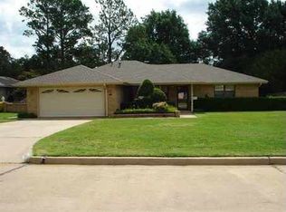 2402 W Club Rd, Duncan, OK 73533